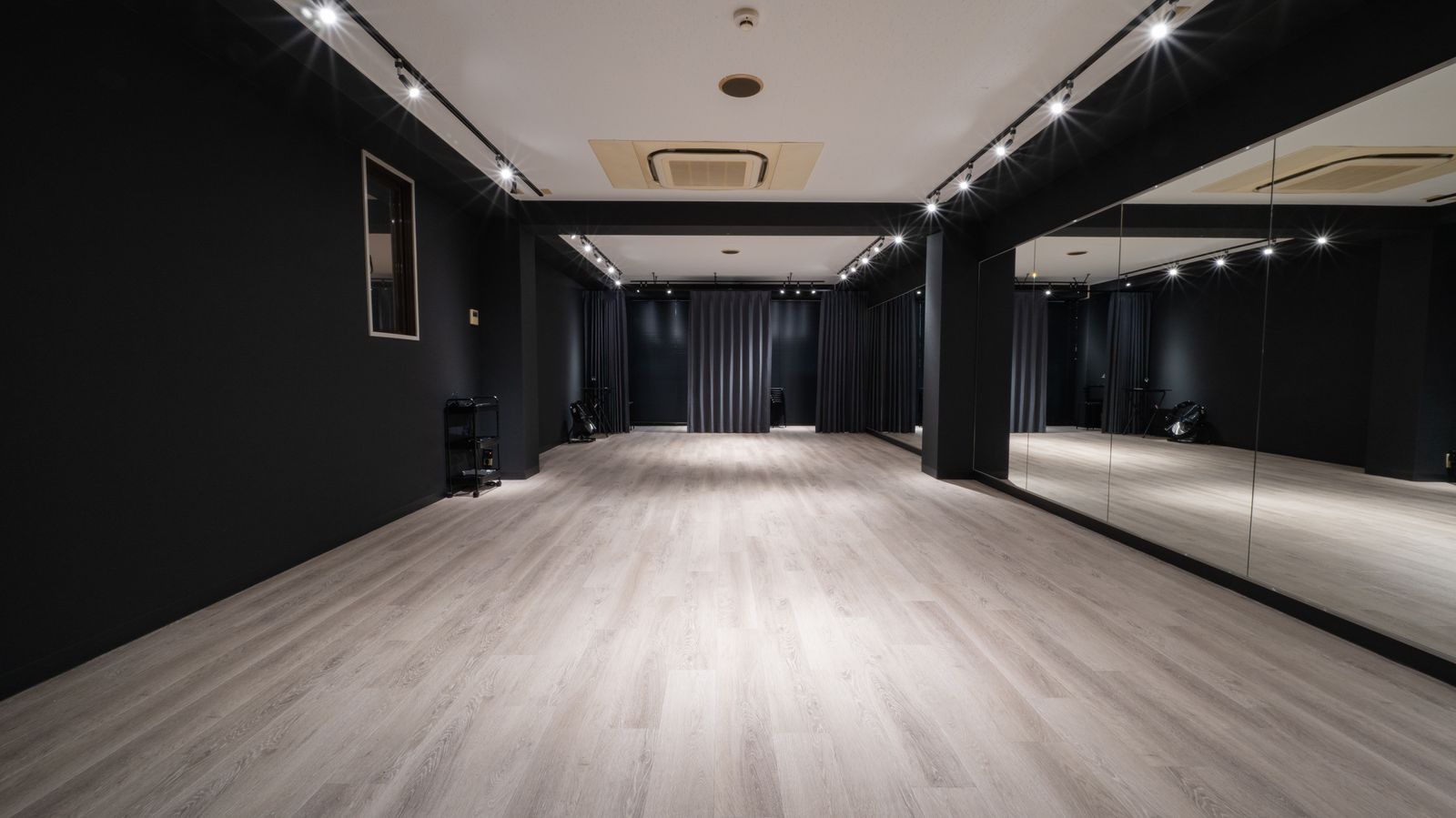 大阪・新町 ダンススタジオの写真 1